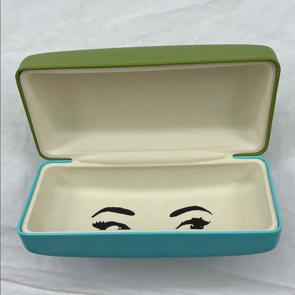 Kate Spade New York Sunglass Case. 6”L x 2.5”W x 2”H. - Picture 8 of 8